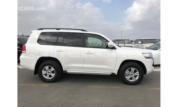 Buy Import Toyota Land Cruiser White Car in Import - Dubai in Aragatsotn Buy Import Toyota Land Cruiser White Car in Import - Dubai in Aragatsotn