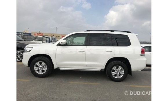 Buy Import Toyota Land Cruiser White Car in Import - Dubai in Aragatsotn Buy Import Toyota Land Cruiser White Car in Import - Dubai in Aragatsotn