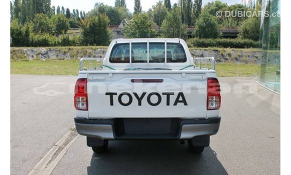 Buy Import Toyota Hilux White Car in Import - Dubai in Aragatsotn Buy Import Toyota Hilux White Car in Import - Dubai in Aragatsotn