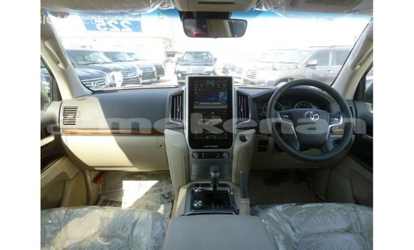 Buy Import Toyota Land Cruiser White Car in Import - Dubai in Aragatsotn Buy Import Toyota Land Cruiser White Car in Import - Dubai in Aragatsotn