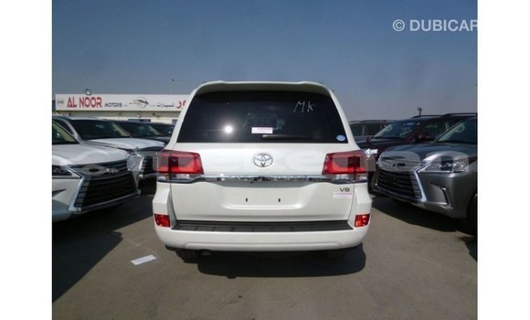 Buy Import Toyota Land Cruiser White Car in Import - Dubai in Aragatsotn Buy Import Toyota Land Cruiser White Car in Import - Dubai in Aragatsotn