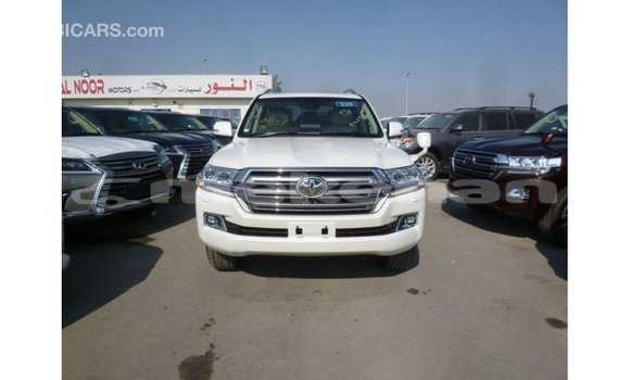 Buy Import Toyota Land Cruiser White Car in Import - Dubai in Aragatsotn Buy Import Toyota Land Cruiser White Car in Import - Dubai in Aragatsotn