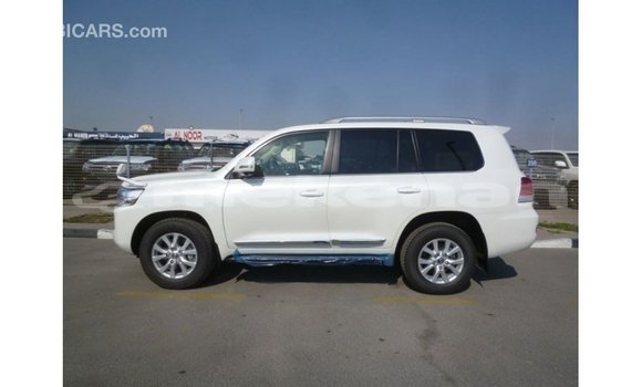 Buy Import Toyota Land Cruiser White Car in Import - Dubai in Aragatsotn Buy Import Toyota Land Cruiser White Car in Import - Dubai in Aragatsotn