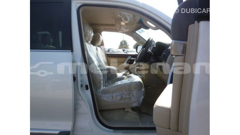 Big with watermark toyota land cruiser aragatsotn import dubai 2876