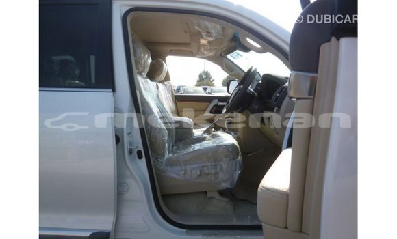 Buy Import Toyota Land Cruiser White Car in Import - Dubai in Aragatsotn Buy Import Toyota Land Cruiser White Car in Import - Dubai in Aragatsotn