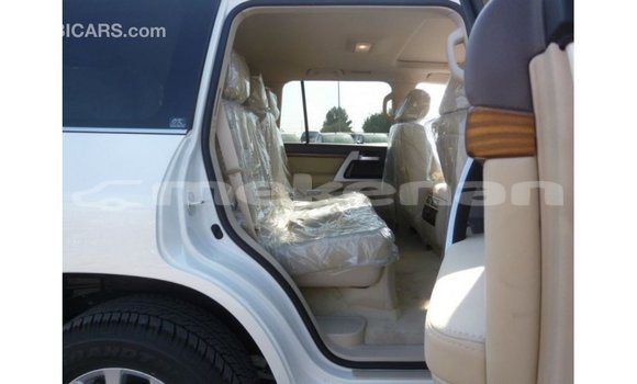 Buy Import Toyota Land Cruiser White Car in Import - Dubai in Aragatsotn Buy Import Toyota Land Cruiser White Car in Import - Dubai in Aragatsotn
