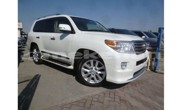 Buy Import Toyota Land Cruiser White Car in Import - Dubai in Aragatsotn Buy Import Toyota Land Cruiser White Car in Import - Dubai in Aragatsotn