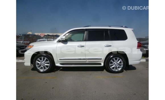 Buy Import Toyota Land Cruiser White Car in Import - Dubai in Aragatsotn Buy Import Toyota Land Cruiser White Car in Import - Dubai in Aragatsotn