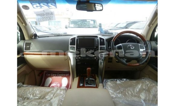 Buy Import Toyota Land Cruiser White Car in Import - Dubai in Aragatsotn Buy Import Toyota Land Cruiser White Car in Import - Dubai in Aragatsotn