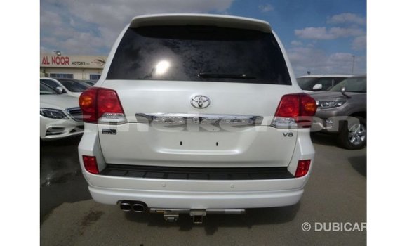 Buy Import Toyota Land Cruiser White Car in Import - Dubai in Aragatsotn Buy Import Toyota Land Cruiser White Car in Import - Dubai in Aragatsotn