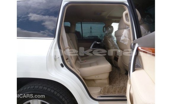 Buy Import Toyota Land Cruiser White Car in Import - Dubai in Aragatsotn Buy Import Toyota Land Cruiser White Car in Import - Dubai in Aragatsotn