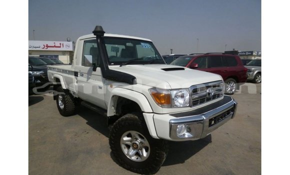 Buy Import Toyota Land Cruiser White Car in Import - Dubai in Aragatsotn Buy Import Toyota Land Cruiser White Car in Import - Dubai in Aragatsotn