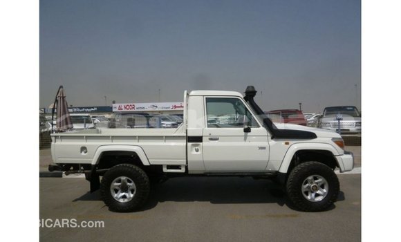 Buy Import Toyota Land Cruiser White Car in Import - Dubai in Aragatsotn Buy Import Toyota Land Cruiser White Car in Import - Dubai in Aragatsotn
