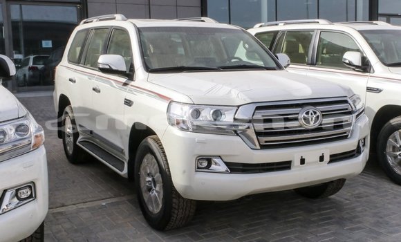 Buy Import Toyota Land Cruiser White Car in Import - Dubai in Aragatsotn Buy Import Toyota Land Cruiser White Car in Import - Dubai in Aragatsotn