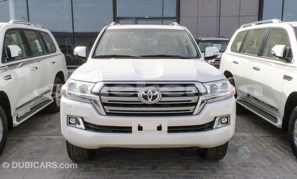 Buy Import Toyota Land Cruiser White Car in Import - Dubai in Aragatsotn Buy Import Toyota Land Cruiser White Car in Import - Dubai in Aragatsotn