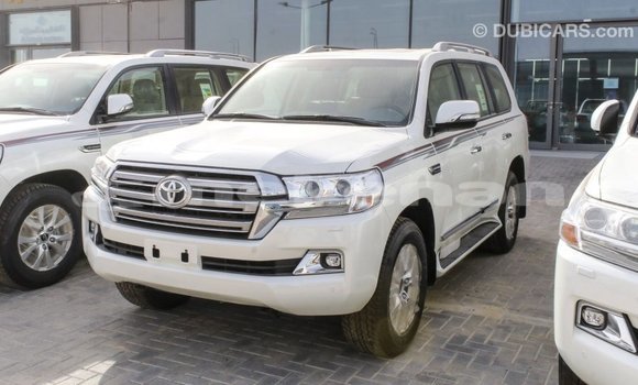 Buy Import Toyota Land Cruiser White Car in Import - Dubai in Aragatsotn Buy Import Toyota Land Cruiser White Car in Import - Dubai in Aragatsotn