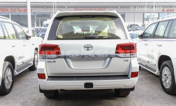 Buy Import Toyota Land Cruiser White Car in Import - Dubai in Aragatsotn Buy Import Toyota Land Cruiser White Car in Import - Dubai in Aragatsotn