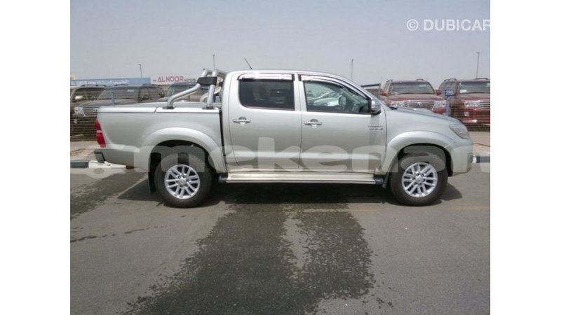 Big with watermark toyota hilux aragatsotn import dubai 2885