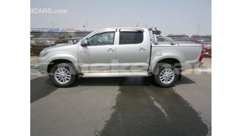 Big with watermark toyota hilux aragatsotn import dubai 2885