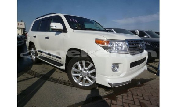 Buy Import Toyota Land Cruiser White Car in Import - Dubai in Aragatsotn Buy Import Toyota Land Cruiser White Car in Import - Dubai in Aragatsotn