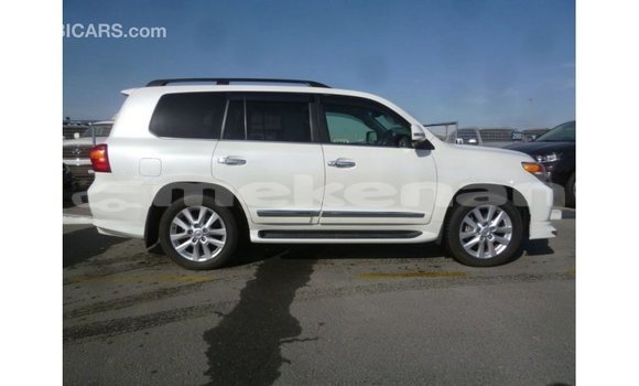 Buy Import Toyota Land Cruiser White Car in Import - Dubai in Aragatsotn Buy Import Toyota Land Cruiser White Car in Import - Dubai in Aragatsotn