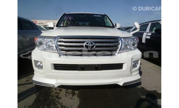 Buy Import Toyota Land Cruiser White Car in Import - Dubai in Aragatsotn Buy Import Toyota Land Cruiser White Car in Import - Dubai in Aragatsotn