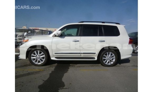 Buy Import Toyota Land Cruiser White Car in Import - Dubai in Aragatsotn Buy Import Toyota Land Cruiser White Car in Import - Dubai in Aragatsotn