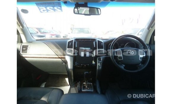 Buy Import Toyota Land Cruiser White Car in Import - Dubai in Aragatsotn Buy Import Toyota Land Cruiser White Car in Import - Dubai in Aragatsotn