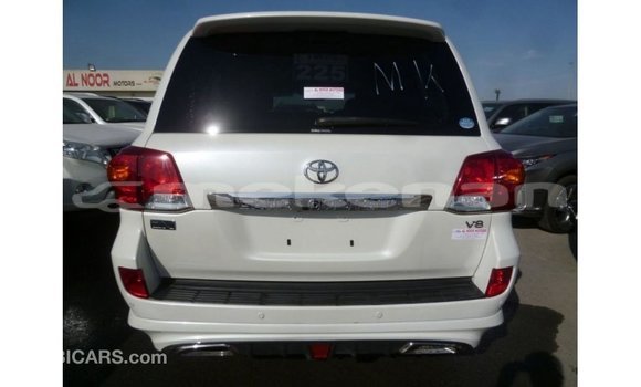 Buy Import Toyota Land Cruiser White Car in Import - Dubai in Aragatsotn Buy Import Toyota Land Cruiser White Car in Import - Dubai in Aragatsotn