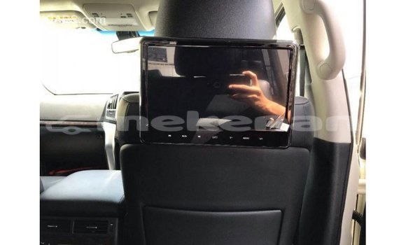 Buy Import Toyota Land Cruiser White Car in Import - Dubai in Aragatsotn Buy Import Toyota Land Cruiser White Car in Import - Dubai in Aragatsotn