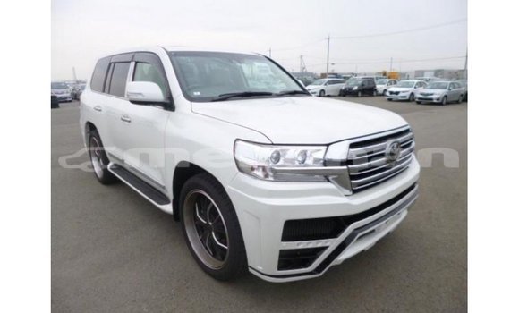 Buy Import Toyota Land Cruiser White Car in Import - Dubai in Aragatsotn Buy Import Toyota Land Cruiser White Car in Import - Dubai in Aragatsotn