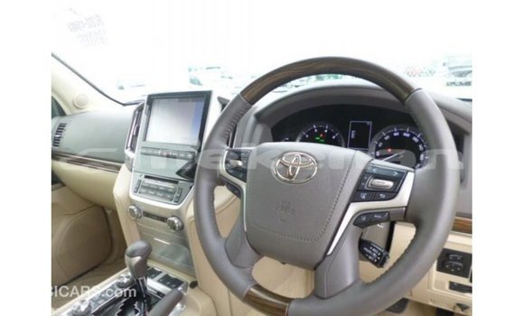 Buy Import Toyota Land Cruiser White Car in Import - Dubai in Aragatsotn Buy Import Toyota Land Cruiser White Car in Import - Dubai in Aragatsotn