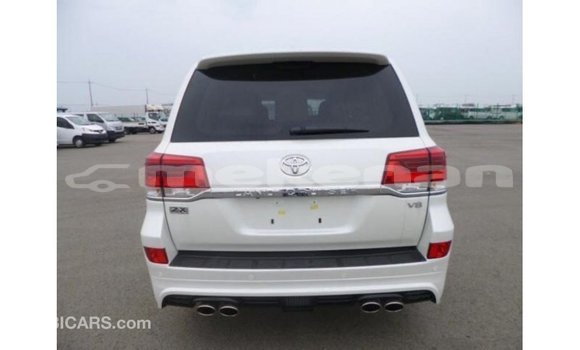 Buy Import Toyota Land Cruiser White Car in Import - Dubai in Aragatsotn Buy Import Toyota Land Cruiser White Car in Import - Dubai in Aragatsotn