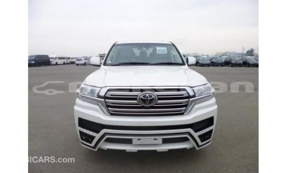Buy Import Toyota Land Cruiser White Car in Import - Dubai in Aragatsotn Buy Import Toyota Land Cruiser White Car in Import - Dubai in Aragatsotn