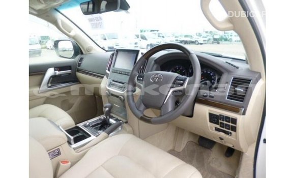 Buy Import Toyota Land Cruiser White Car in Import - Dubai in Aragatsotn Buy Import Toyota Land Cruiser White Car in Import - Dubai in Aragatsotn