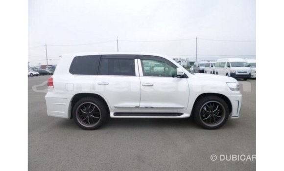Buy Import Toyota Land Cruiser White Car in Import - Dubai in Aragatsotn Buy Import Toyota Land Cruiser White Car in Import - Dubai in Aragatsotn