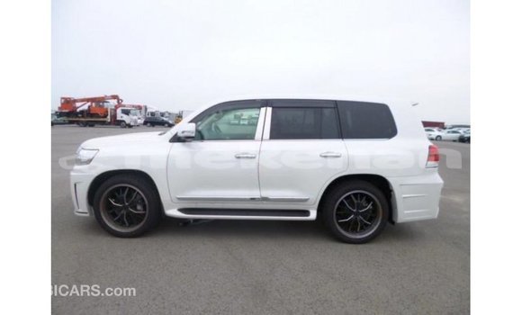 Buy Import Toyota Land Cruiser White Car in Import - Dubai in Aragatsotn Buy Import Toyota Land Cruiser White Car in Import - Dubai in Aragatsotn