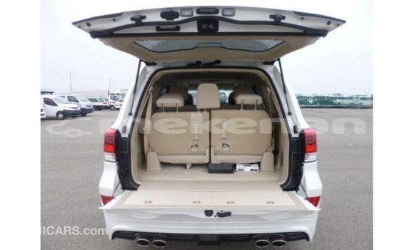 Buy Import Toyota Land Cruiser White Car in Import - Dubai in Aragatsotn Buy Import Toyota Land Cruiser White Car in Import - Dubai in Aragatsotn