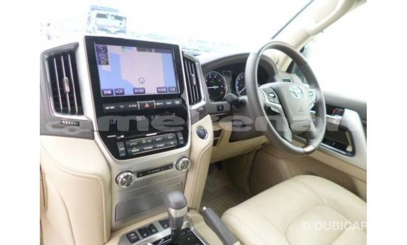 Buy Import Toyota Land Cruiser White Car in Import - Dubai in Aragatsotn Buy Import Toyota Land Cruiser White Car in Import - Dubai in Aragatsotn