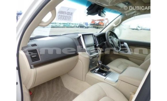 Buy Import Toyota Land Cruiser White Car in Import - Dubai in Aragatsotn Buy Import Toyota Land Cruiser White Car in Import - Dubai in Aragatsotn