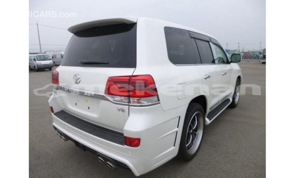 Buy Import Toyota Land Cruiser White Car in Import - Dubai in Aragatsotn Buy Import Toyota Land Cruiser White Car in Import - Dubai in Aragatsotn