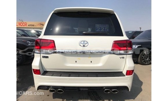 Buy Import Toyota Land Cruiser White Car in Import - Dubai in Aragatsotn Buy Import Toyota Land Cruiser White Car in Import - Dubai in Aragatsotn