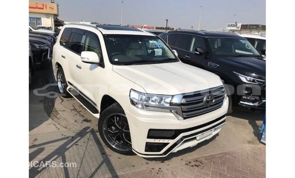 Buy Import Toyota Land Cruiser White Car in Import - Dubai in Aragatsotn Buy Import Toyota Land Cruiser White Car in Import - Dubai in Aragatsotn