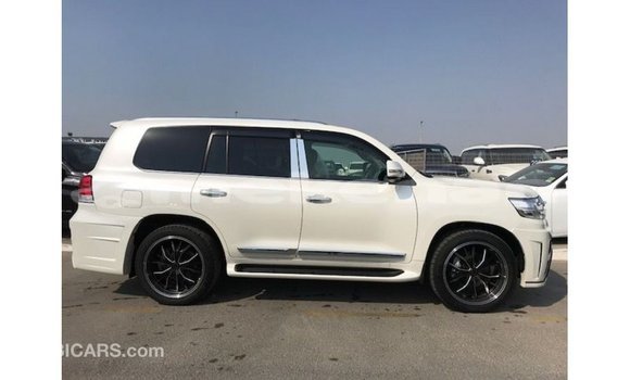 Buy Import Toyota Land Cruiser White Car in Import - Dubai in Aragatsotn Buy Import Toyota Land Cruiser White Car in Import - Dubai in Aragatsotn