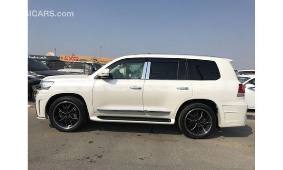 Buy Import Toyota Land Cruiser White Car in Import - Dubai in Aragatsotn Buy Import Toyota Land Cruiser White Car in Import - Dubai in Aragatsotn