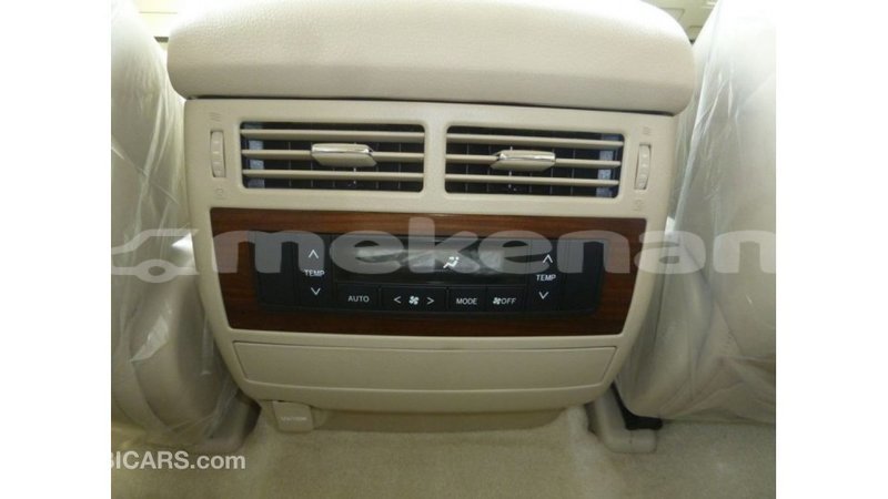 Big with watermark toyota land cruiser aragatsotn import dubai 2923