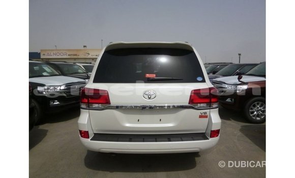 Buy Import Toyota Land Cruiser White Car in Import - Dubai in Aragatsotn Buy Import Toyota Land Cruiser White Car in Import - Dubai in Aragatsotn