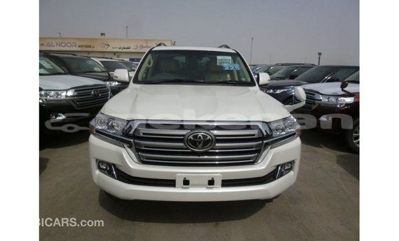 Buy Import Toyota Land Cruiser White Car in Import - Dubai in Aragatsotn Buy Import Toyota Land Cruiser White Car in Import - Dubai in Aragatsotn