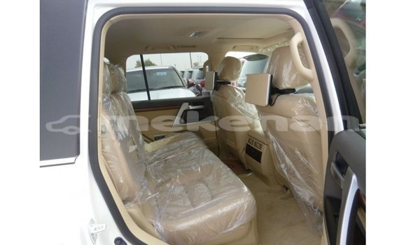 Buy Import Toyota Land Cruiser White Car in Import - Dubai in Aragatsotn Buy Import Toyota Land Cruiser White Car in Import - Dubai in Aragatsotn