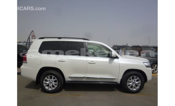 Buy Import Toyota Land Cruiser White Car in Import - Dubai in Aragatsotn Buy Import Toyota Land Cruiser White Car in Import - Dubai in Aragatsotn